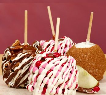 Kiss Me Valentine’s Day Caramel Apples – 4 Pack